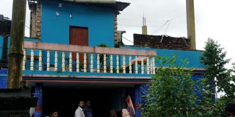 আমতলীতে ডাকাতি, টাকা ও স্বর্নলঙ্কার লুট  হামলায় ৭জন আহত