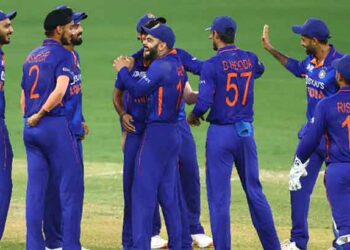 পাকিস্তানকে হটিয়ে শীর্ষে ভারত