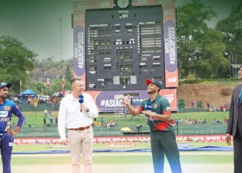 বাঁচা-মরার ম্যাচে ফিল্ডিংয়ের   সিদ্ধান্ত বাংলাদেশের