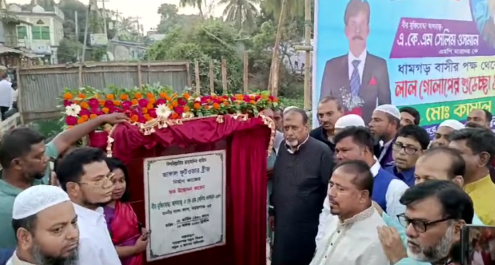বন্দরে পথচারীদের জন্য নির্মাণ হচ্ছে ফুটওভার ব্রিজ