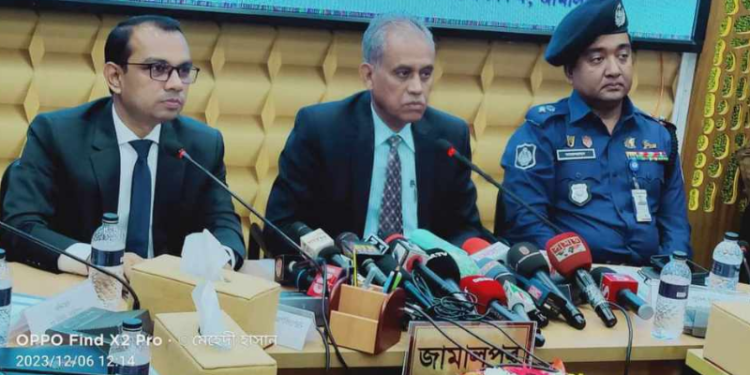 নির্বাচন নিয়ে বিদেশীদের চাপ দেওয়ার অধিকার নাই-ইসি আলমগীর