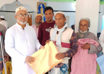 ঝিনাইদহে মসজিদের মুসল্লিদের কম্বল বিতরণ করলেন রাশিদা-হাসান ফাউন্ডেশন