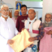 ঝিনাইদহে মসজিদের মুসল্লিদের কম্বল বিতরণ করলেন রাশিদা-হাসান ফাউন্ডেশন