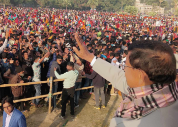 রূপগঞ্জে নৌকার হালধরলেন লাখো জনতা