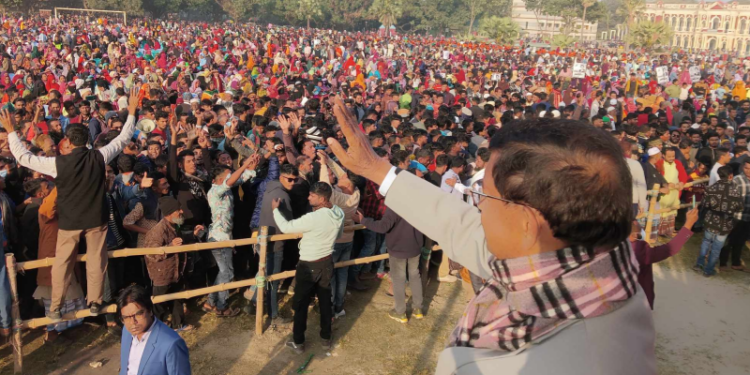 রূপগঞ্জে নৌকার হালধরলেন লাখো জনতা