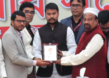 সম্মাননা পেলেন সাংবাদিক রানা আহমেদ