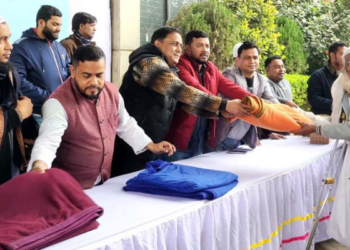 সোনারগাঁয়ে শীতার্তদের   মাঝে আমান গ্রুপের শীতবস্ত্র বিতরণ