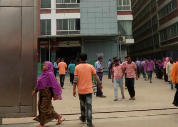 গাজীপুরে ক্যাপ ফ্যাক্টরিতে ৩ শতাধিক শ্রমিক ছাঁটাই