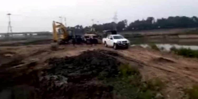 আখাউড়ায় সরকারি খালের মাটি কাটার দায়ে দুই লাখ ৫০ হাজার টাকা জরিমানা
