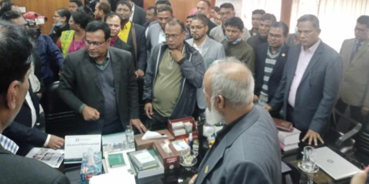 ইমাম নিয়োগকে কেন্দ্র করে উত্তপ্ত ইসলামী বিশ্ববিদ্যালয়