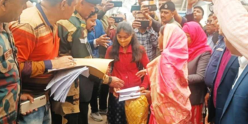 ভারতে কারাভোগ শেষে দেশে ফিরল দালালদের খপ্পরে পড়া ১২ বাংলাদেশি