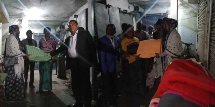 প্রেসক্লাব ঝিনাইদহের উদ্যোগে   গরীব অসহায় মানুষের মাঝে শীত বস্ত্র বিতরণ