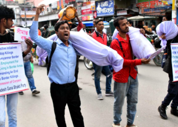 সীমান্ত হত্যা ও বিদেশী আগ্রাসন বন্ধের দাবীতে রাজশাহীতে প্রতীকী লাশের মিছিল