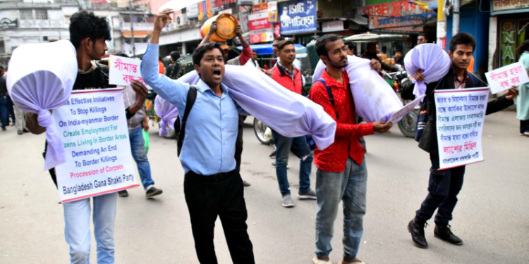 সীমান্ত হত্যা ও বিদেশী আগ্রাসন বন্ধের দাবীতে রাজশাহীতে প্রতীকী লাশের মিছিল