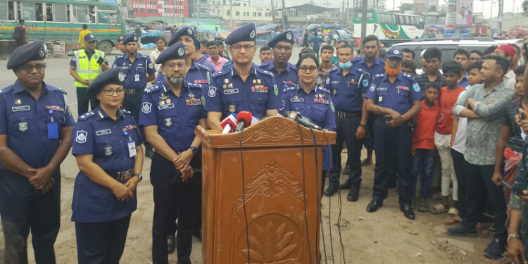 গতবারের তুলনায় এবারের ঈদযাত্রা আরও নিরাপদ ও  স্বাচ্ছন্দ্যময় – আইজিপি শাহাবুদ্দিন
