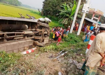 তারাকান্দায় দুই বা‌সের মু‌খোমুখী সংঘ‌র্ষ, নিহত – ২