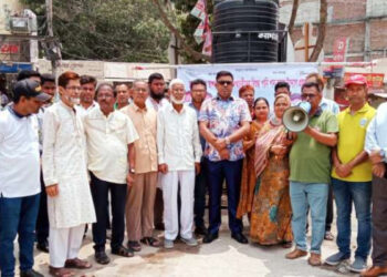 তীব্র গরমে জামালপুর পৌরসভার উদ্যোগে সুপেয় পানি বিতরণ