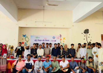 ইবিতে দেড়শো শিক্ষার্থীর মাঝে বই-বিহঙ্গের বই বিতরণ