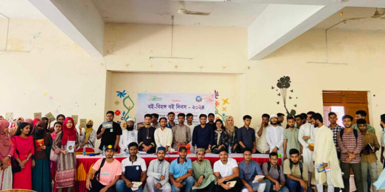 ইবিতে দেড়শো শিক্ষার্থীর মাঝে বই-বিহঙ্গের বই বিতরণ
