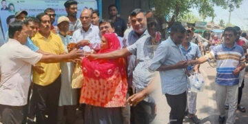 নাটোরে ছাত্রদলের উদ্যোগে বিশুদ্ধ পানি ও খাবার স্যালাইন বিতরণ