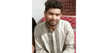 অসামাজিক কাজ করতে গিয়ে এলাকাবাসীর কাছে ধরা পড়লো তরুণ-তরুণী
