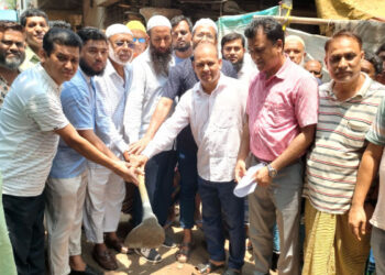 রূপগঞ্জে পানি নিষ্কাশনে পাকা ড্রেন নির্মাণ কাজের উদ্বোধন