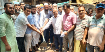 রূপগঞ্জে পানি নিষ্কাশনে পাকা ড্রেন নির্মাণ কাজের উদ্বোধন