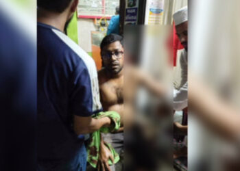 বেনাপোলে কাস্টমস কর্মকর্তাকে কুপিয়ে জখম করলো দূর্বৃত্তরা