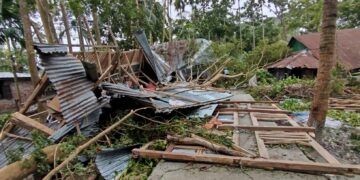 আমতলী পৌরসভায়  ঘুর্নিঝড় রিমেলে ক্ষতিগ্রস্থ পরিবার এখনো ঘুরে দাড়াতে পারেনি