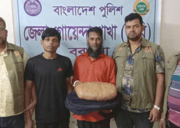 আমতলীতে স্কুল ব্যাগে মিলল গাঁজা,আটক ২