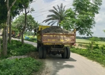 ১৫টন ধারণ ক্ষমতার সড়কে ৩০ টনের যান