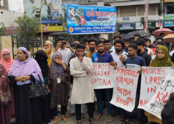 স্লোগানে যশোরের রাজপথ প্রকম্পিত করলো ছাত্র-জনতা