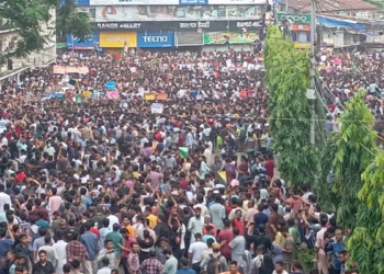 চট্টগ্রামে শিক্ষার্থী-জনতার ঢল