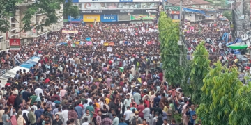 চট্টগ্রামে শিক্ষার্থী-জনতার ঢল
