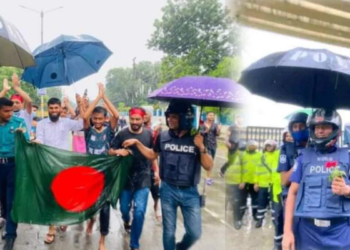 রংপুরে পুলিশের হাতে আন্দোলনকারীদের ফুল