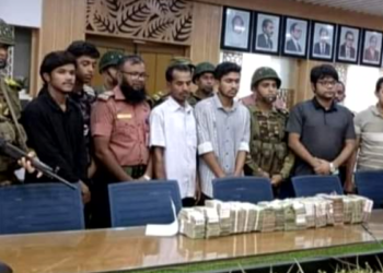 নরসিংদীতে শিক্ষার্থীদের হাতে ৮৮ লক্ষ ৫০ হাজার টাকাসহ প্রাইভেটকার আটক