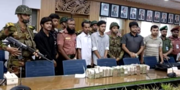 নরসিংদীতে শিক্ষার্থীদের হাতে ৮৮ লক্ষ ৫০ হাজার টাকাসহ প্রাইভেটকার আটক