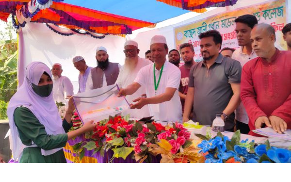সোনারগাঁয়ে এসএসসি পরীক্ষার্থীদের বিদায় সংবর্ধনা