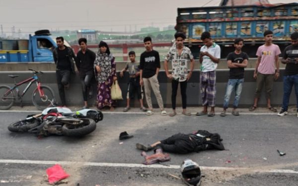 সোনারগাঁয়ে মালবাহী লরির ধাক্কায় ইউনিভার্সিটি শিক্ষার্থীর মৃত্যু