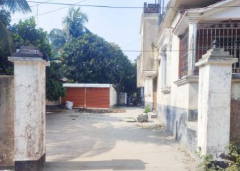 সোনারগাঁয়ে সাবেক ইউপি সদস্যের বাড়ির গেইট খুলে নিলেন বিএনপি নেতাকর্মীরা