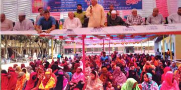ঝিকরগাছায় সেবা সংগঠনের ঈদ উপহার পেলো সুবিধা বঞ্চিত পরিবার