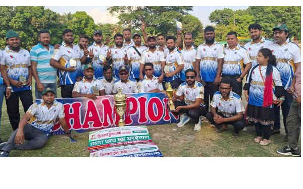 লিজেন্ড কাপ ক্রিকেট টূর্ণামেন্টে সোনারগাঁ পৌরসভা লিজেন্ড ইউনিটি চ্যাম্পিয়ন