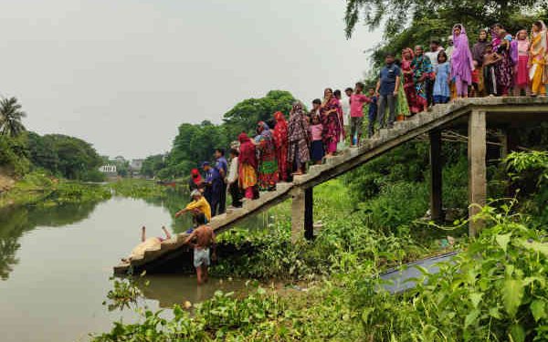 সোনারগাঁয়ে অজ্ঞাত এক নারীর হাত-পা বাধা মরদেহ উদ্ধার