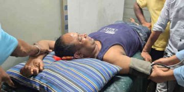 রূপগঞ্জে সাংবাদিককে ইট দিয়ে থেঁতলে দিলো সন্ত্রাসীরা