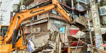 সোনারগাঁয়ে মহাসড়কে আ’লীগ কার্যালয়সহ সহস্রাধিক অবৈধ স্থাপনা উচ্ছেদ