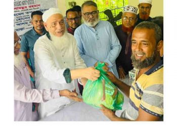 সোনারগাঁয়ে নিন্ম আয়ের মানুষের মাঝে বিএনপির খাবার ও ঈদ সামগ্রী বিতরণ
