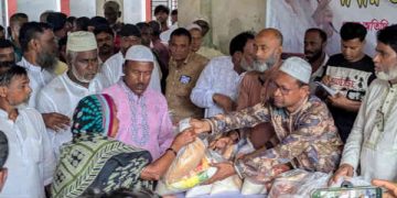 সোনারগাঁয়ে শতাধিক অসহায় ও দুস্থ পরিবারের মধ্যে ঈদ সামগ্রী বিতরণ 