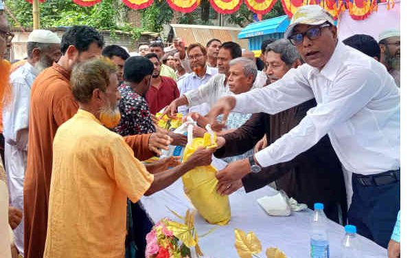 জিয়াউর রহমানের মৃত্যুবার্ষিকী উপলক্ষে সোনারগাঁয়ে ঈদ উপহার বিতরণ