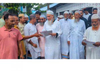 সোনারগাঁয়ে ৩১ দফা বাস্তবায়নে সাবেক প্রতিমন্ত্রীর প্রচারপত্র বিলি