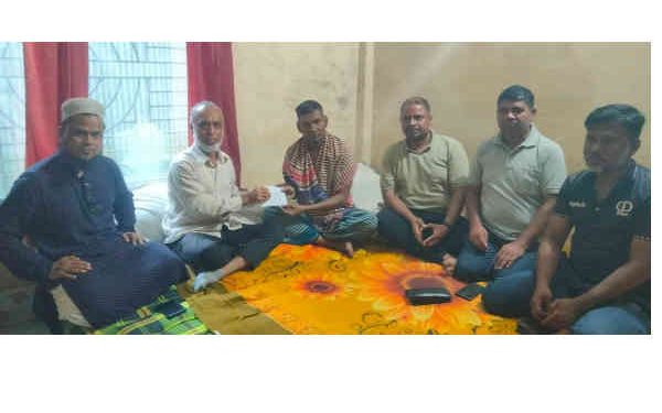 সোনারগাঁয়ে অসুস্থ স্বেচ্ছাসেবকদল নেতার চিকিৎসার দায়িত্ব নিলেন আল মুজাহিদ মল্লিক